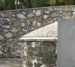 因襲傳統(tǒng)與移風(fēng)易俗 雙鳳紀(jì)念園的文化融合